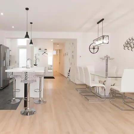 In Near The 아파트 오스텐드