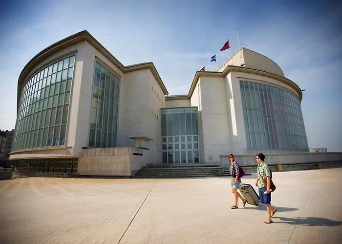 In Near The * Ostende