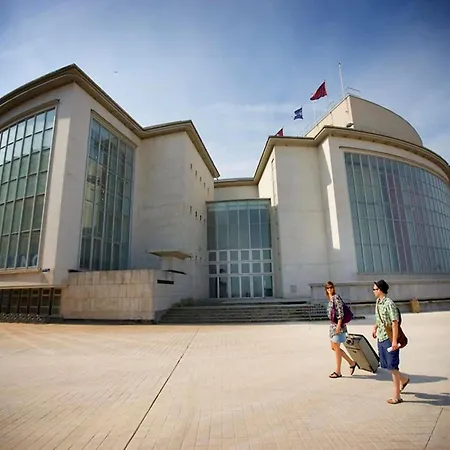 In Near The * Ostende